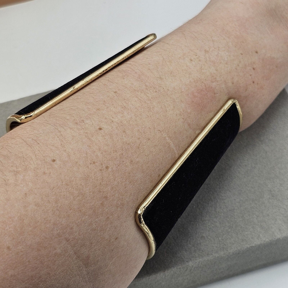 Modern Smooth Black Velvet Bracelet Women Statement Femme Bangle Cuff Sleeve
