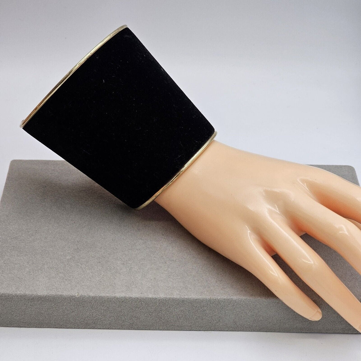 Modern Smooth Black Velvet Bracelet Women Statement Femme Bangle Cuff Sleeve