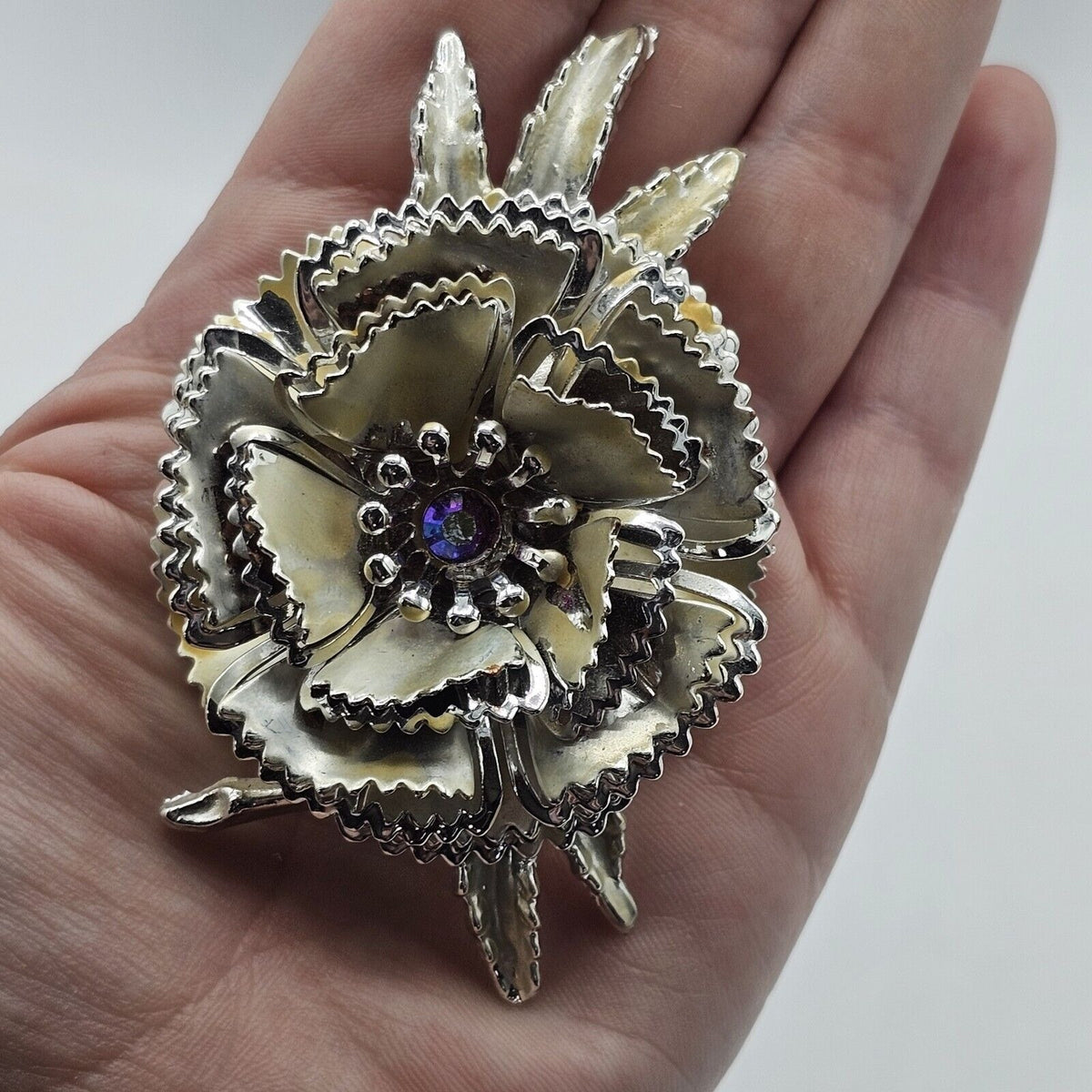 (673) Vintage Silver-Tone Metal Flower Brooch Huge Oversized Petals Leaves