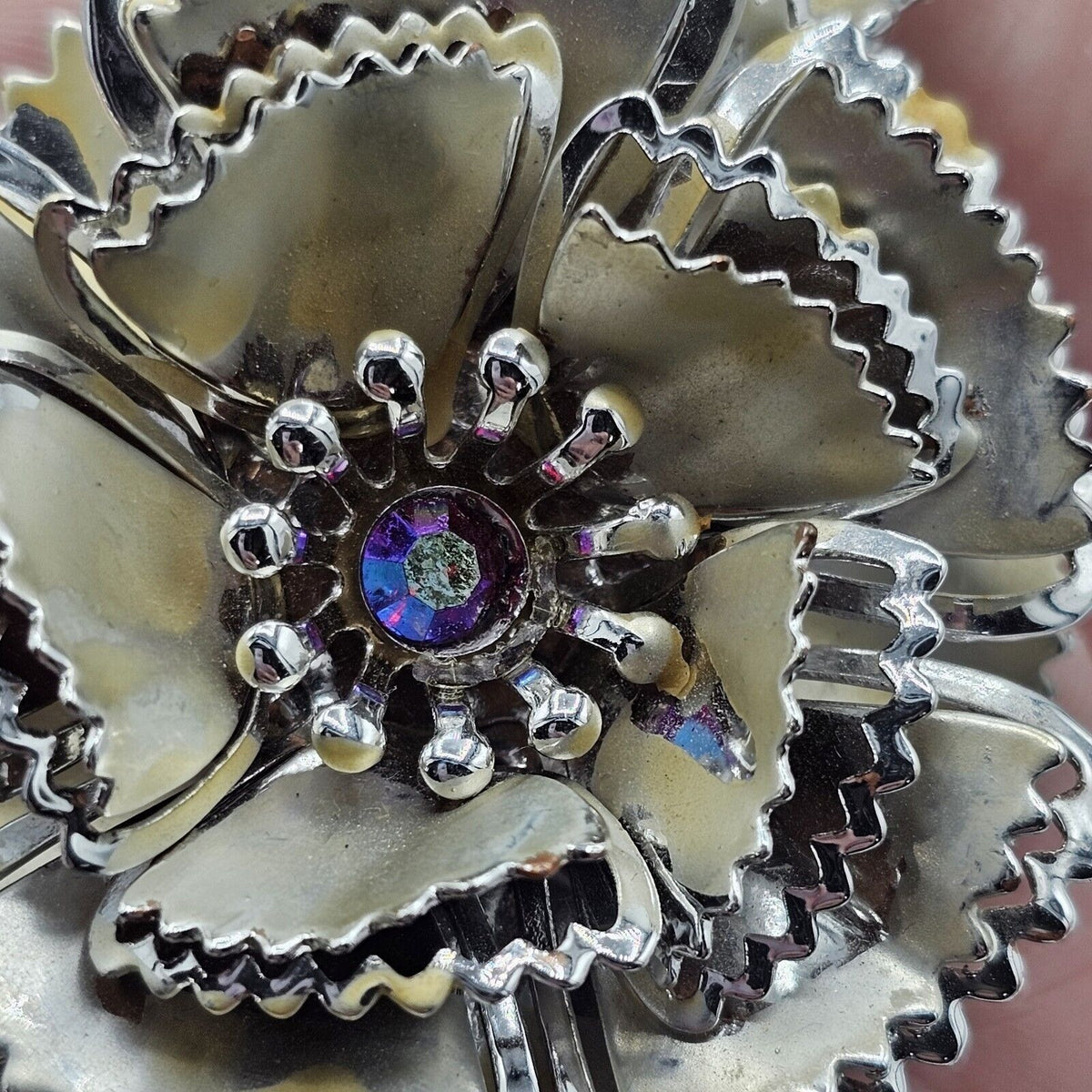 (673) Vintage Silver-Tone Metal Flower Brooch Huge Oversized Petals Leaves