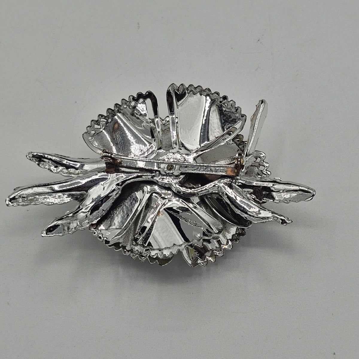 (673) Vintage Silver-Tone Metal Flower Brooch Huge Oversized Petals Leaves